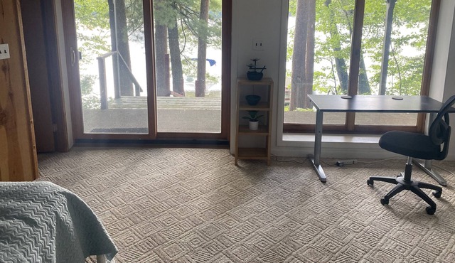 Quiet 3-level lakefront condo on Lake Owen