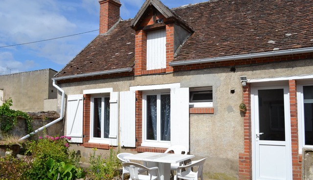 Quiet 3 person cottage near Loire