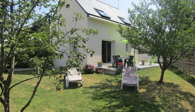 Quiet, 3-star rated house, 800m from beaches and coastal paths