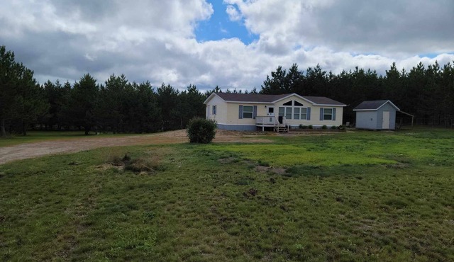 Quiet 3bed 2bath house. Large parking area. Great location. quiet neighborhood