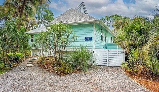 Quiet 3br/2ba Home with Cathedral Ceilings and Tons of Natural Light, 234 Deerfield Court