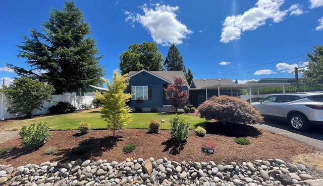 Quiet 3BR Home Near Eugene Airport 2 Baths Sleeps 6
