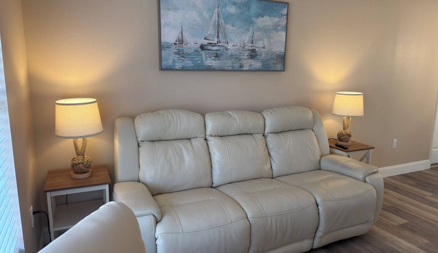Quiet 3BR Home Near Orlando + Beaches! Fast WiFi!
