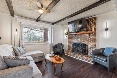 Quiet 3BR Retreat Near Nashville Work Friendly