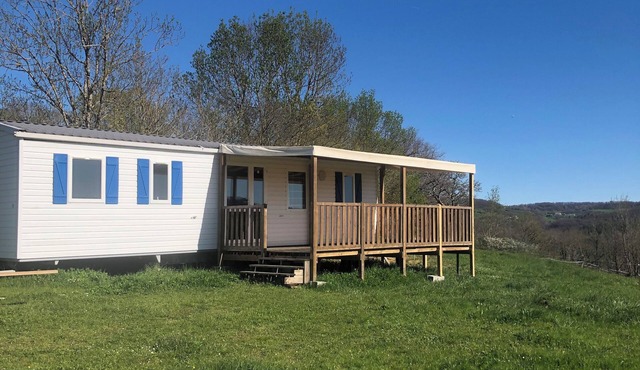 Quiet 3CH family mobile home in the countryside with view of horses