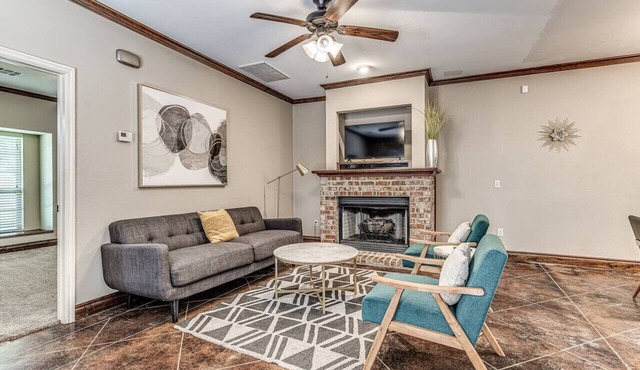 Quiet 4 Bed Home With HOA Park