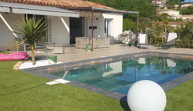 Quiet 4-bedroom villa 140m2. Swimming pool + 3000m2 garden.