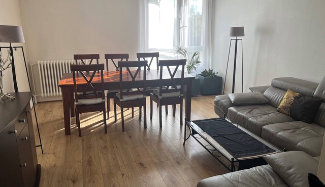 Quiet 4-bedroom apartment