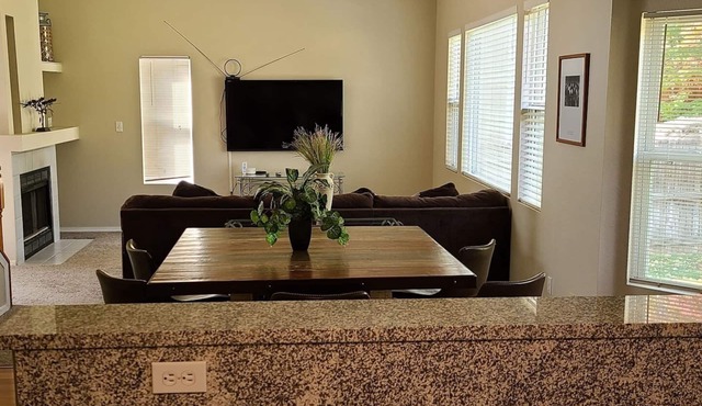 Quiet 4 Bedroom Mountain Retreat