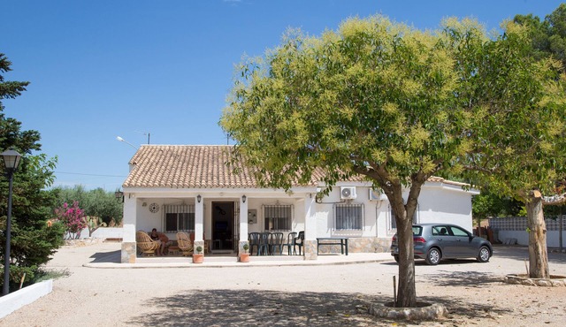 Quiet, 4 bedroom private villa, air-con and large pool in Ontinyent, Valencia.