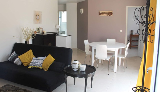 Quiet 4-person house with patio 10 minutes from La Rochelle and Ile de Ré