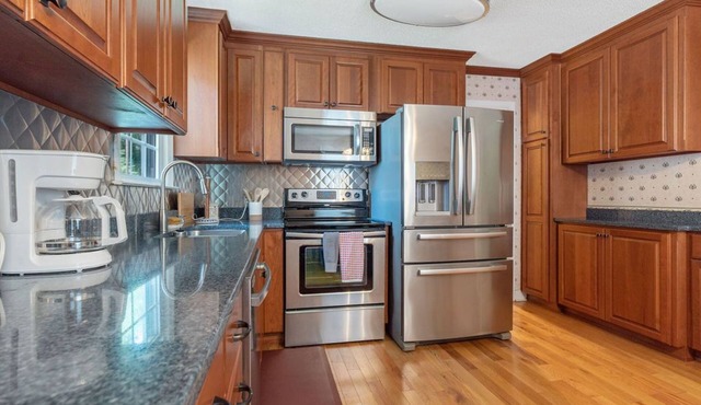 Quiet 4BD Family House w/Large yard