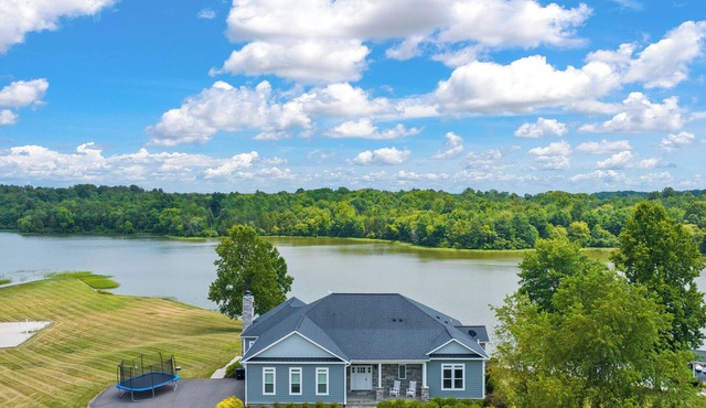 Quiet 5 Acre Lake House Getaway in Lake Anna