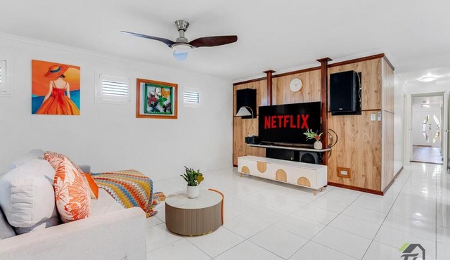 Quiet 5 bedrooms House located Springfield lake