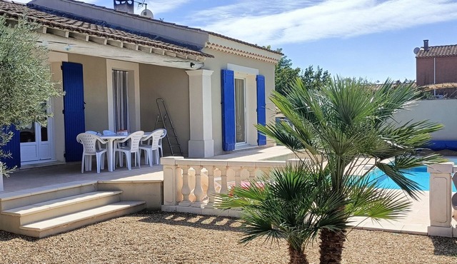 Quiet 5B villa 500 m from the village near the Alpilles and St Rémy de Provence.