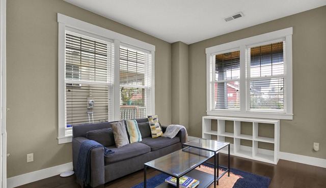 Quiet, A.C, Mins Downtown, Alberta Arts N.E PDX.