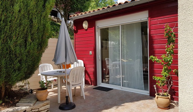 Quiet, air-conditioned T2 apartment with terrace and parking, close to Lamalou les bains.