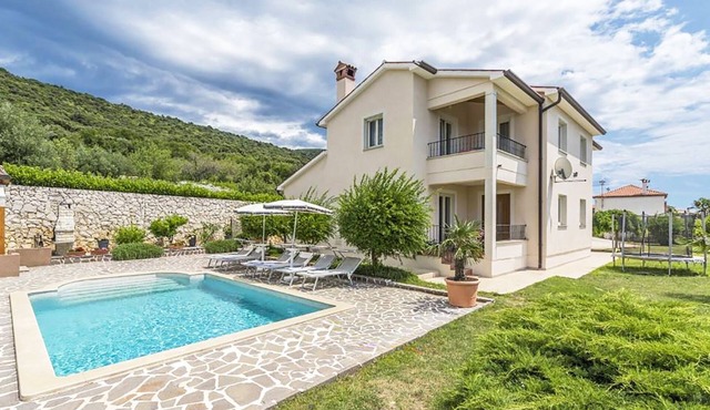 Quiet and beautiful house with amazing sea view and outside kitchen by the pool