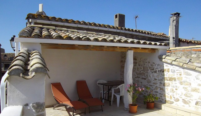 Quiet and bright cottage with village terrace near Carcassonn