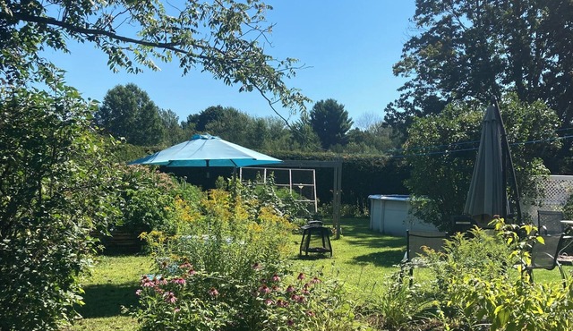 Quiet and bright studio,near wine roads,zoo,waterslides,golf,spas& breweries !