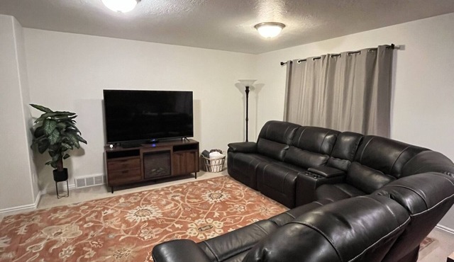 Quiet and comfortable home near SLC and ski resorts