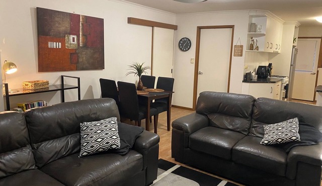 Quiet and comfortable 2 bedroom apartment, 65 inch Smart TV