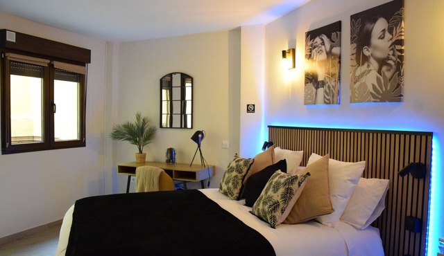 Quiet and comfortable accommodation in El Molar, near the wineries/caves.