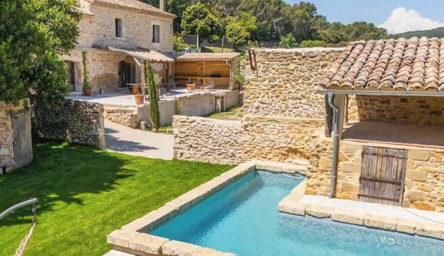 Quiet and comfortable stone farmhouse