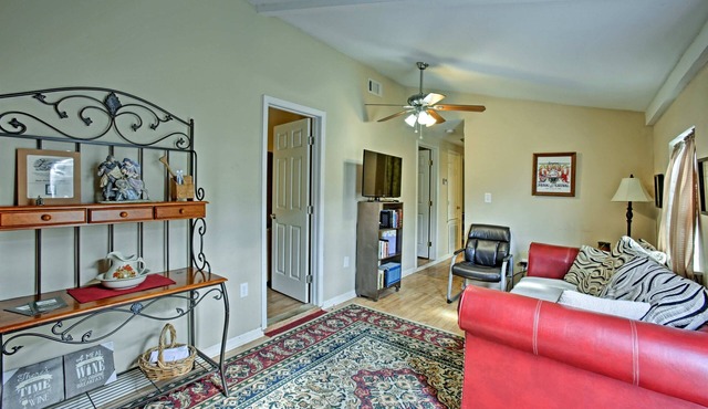 Quiet And Comfortable Three Bedroom Apartment near Falgout Canal Marina, Theriot