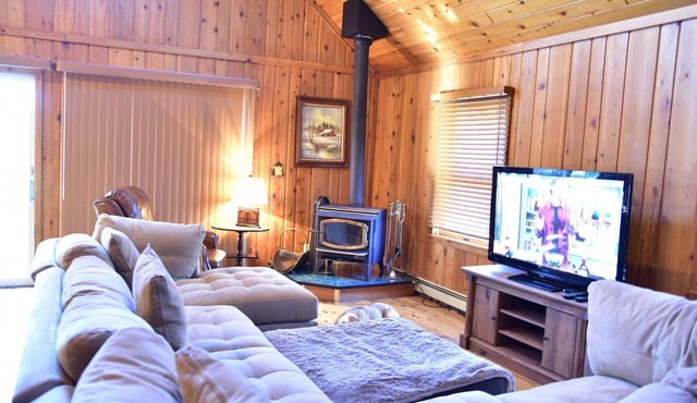 Quiet and Comfy 3 bed/2bath - Golf Chalet w/Loft&Hot tub