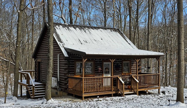 Quiet and Comfy cabin at Patoka Lake