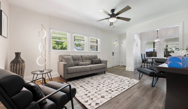 Quiet and contemporary home in coveted Watts-Hillendale. Close to Duke/VA.