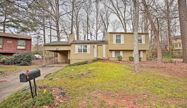 Quiet and Convenient Home 6 Mi to Stone Mtn!