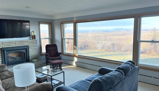 Quiet and convenient home with a view