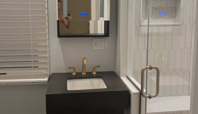 Quiet and Convenient Downtown Greenwich Studio, Full Private Bathroom