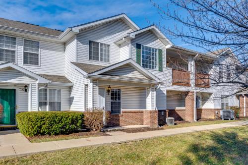 Quiet and Convenient! 2-Story Townhouse in NW Indy