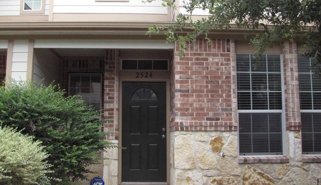 Quiet and Convenient Townhouse