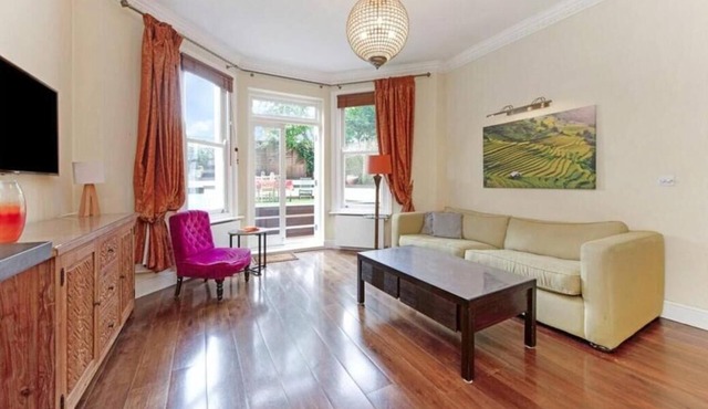 Quiet and Cosy Garden Flat, 3 minutes walk from Kensington Olympia