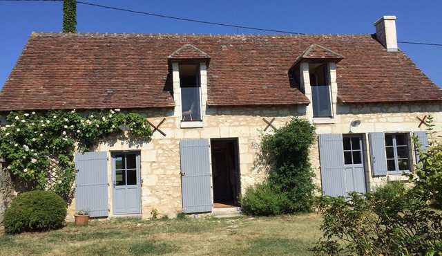 Quiet and country side family-friendly house with huge pool