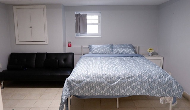 Quiet and Cozy 1Br Apt, Free Parking, Laundry, Close to I-93!