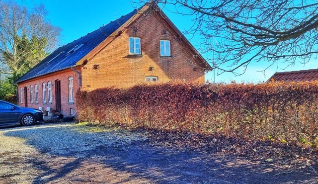 Quiet and cozy apartment close to nature in villa.