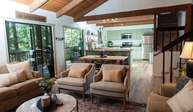 Quiet and cozy cabin, minutes to trailheads and Bellingham.