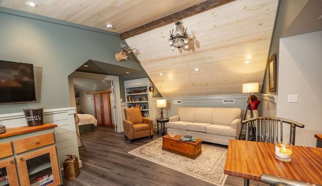 Quiet and cozy channel-front guest suite on Grand Lake St. Marys