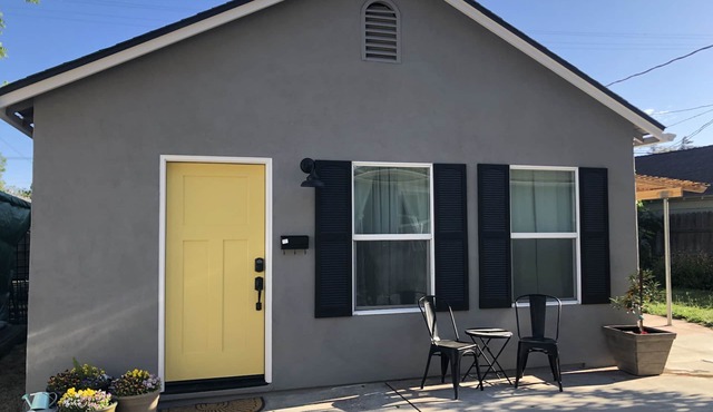 Quiet and cozy cottage near cute downtown