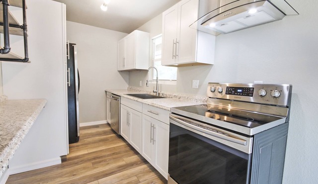 Quiet and Cozy Island Retreat. Beautifully Remodeled.