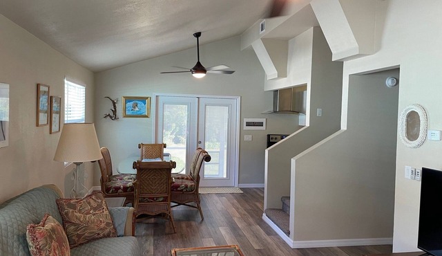 Quiet and Cozy Island Retreat. Beautifully Remodeled.