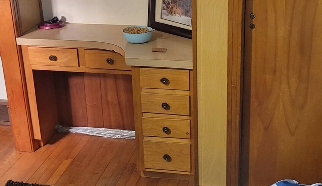 Quiet and Cozy, just outside of town but close to EVERYTHING