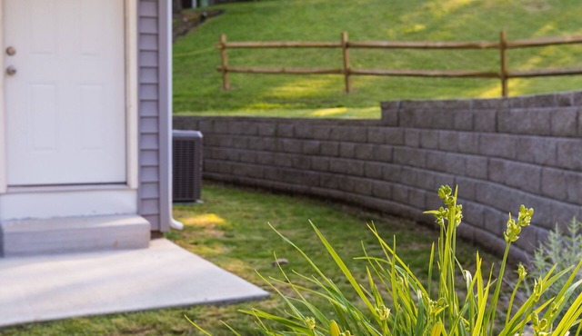 Quiet and cozy new townhome minutes from the mall exit.
