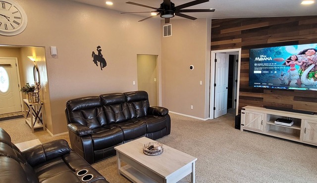 Quiet and cozy ranch home - 6 minutes from the University of Wyoming