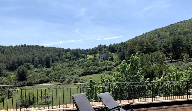 Quiet and Hillside Aubagne at the foot of Garlaban